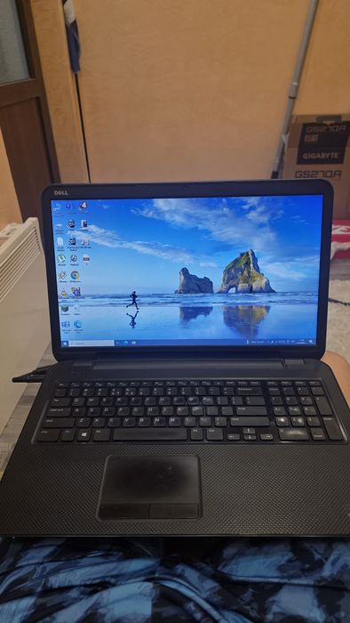 Лаптопи Lenovo idepad 300 и DELL Inspiron 3737