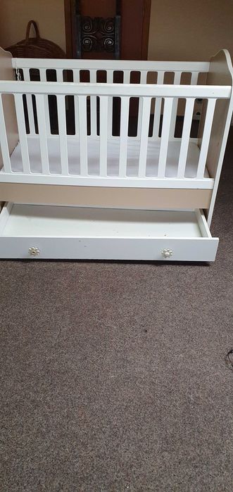 Patut din lemn cu saltea