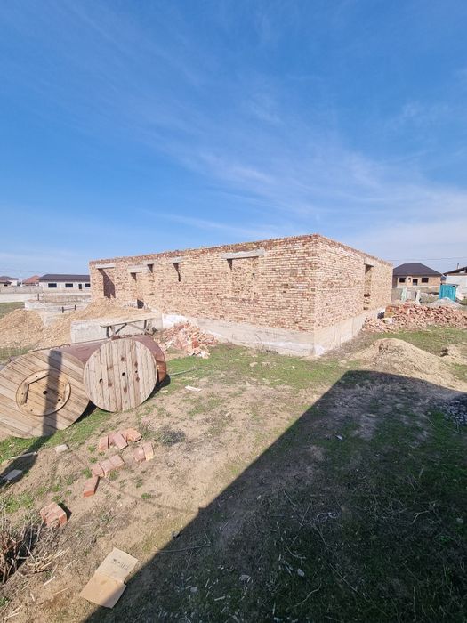 Продам не достроенный дом.