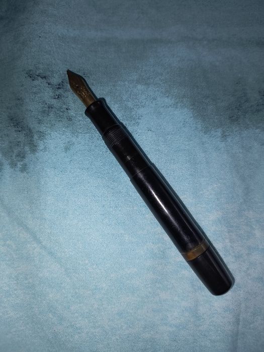 Stilou Pelikan  și Mont blanc cu penițe de aur