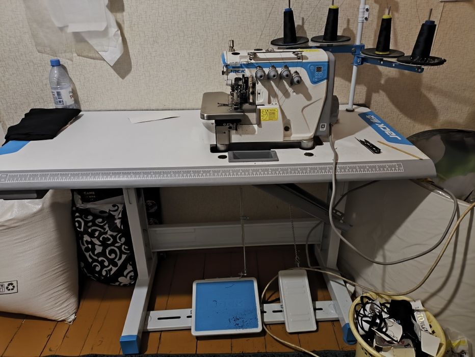 Швейная машинка оверлог профессиональная