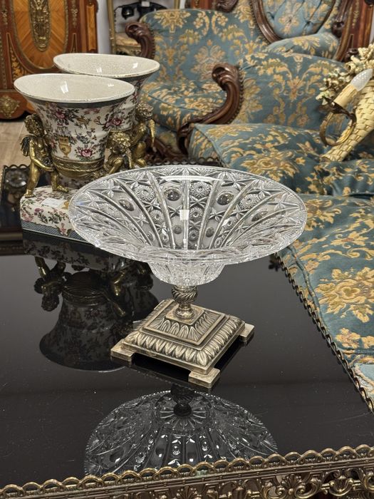 Fructiera deosebita din cristal cu picior din bronz argintat