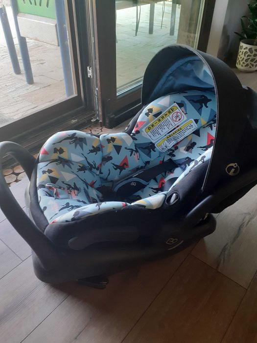 Кошче за кола Maxi Cosi adorra с база + подарък огледало