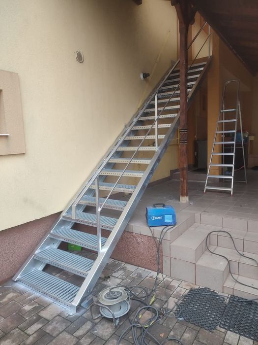 Scări metalice galvanizate la orice demisiune asiguram transport ori u
