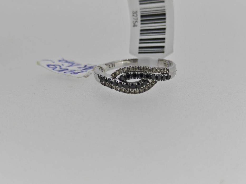 Inel aur alb 9k 2.34 cu diamante naturale 0.25ct  albe și negre (r)