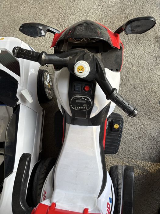 Детски акумулаторен мотор и кола