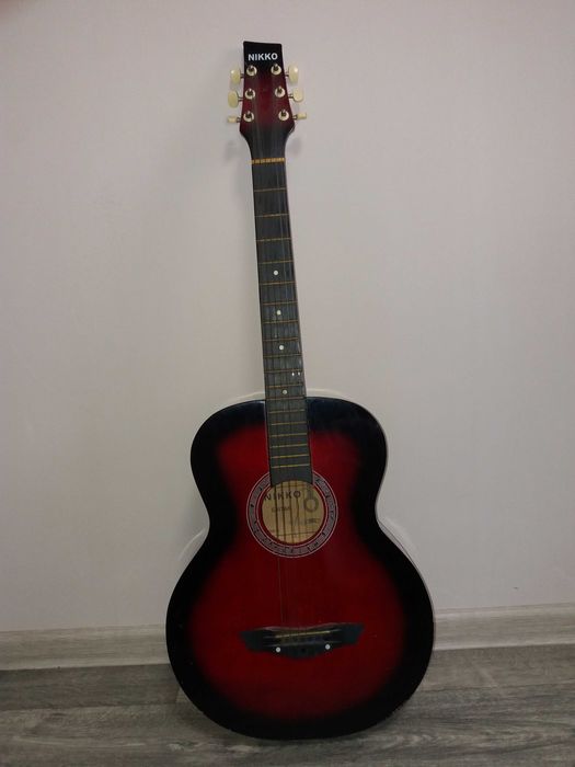 Продам гитару в отличном состоянии