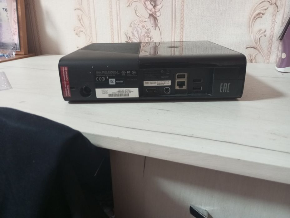 Продаю игровую консоль Xbox 360.