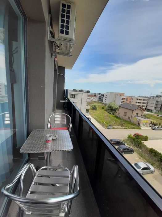 Închiriez apartament.