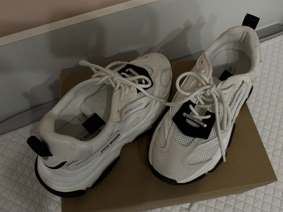Дамски бели маратонки Steve Madden