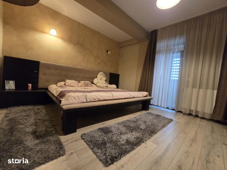 De vanzare Apartament 3 camere, zona Arex Bloc Nou.