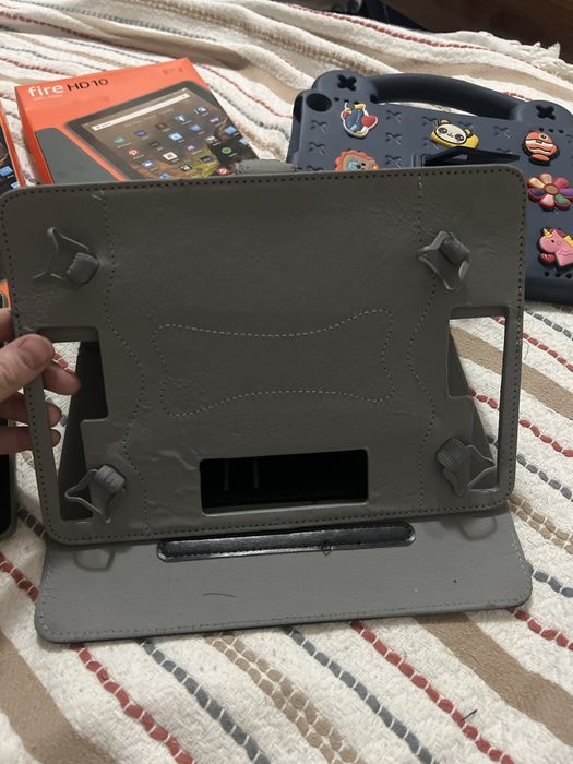 Продам планшеты Amazon для детей в отличном состоянии.