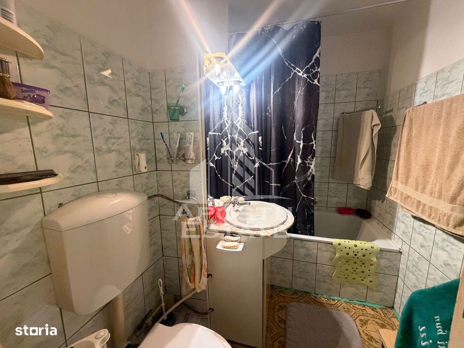 Apartament cu 3 camere de vanzare,decomandat , Zona Lipovei,Timisoara