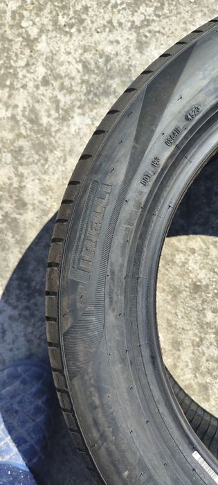 Vând 2 cauciucuri unul Goodyear 215 65 R17 și unul  Pirelli 235 55 R 19