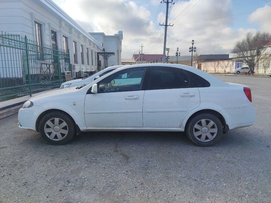 Lacetti Gentra sotiladi