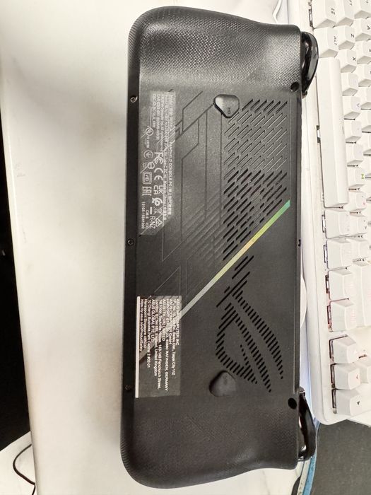 Продавам ASUS ROG Ally X – Отлично състояние!