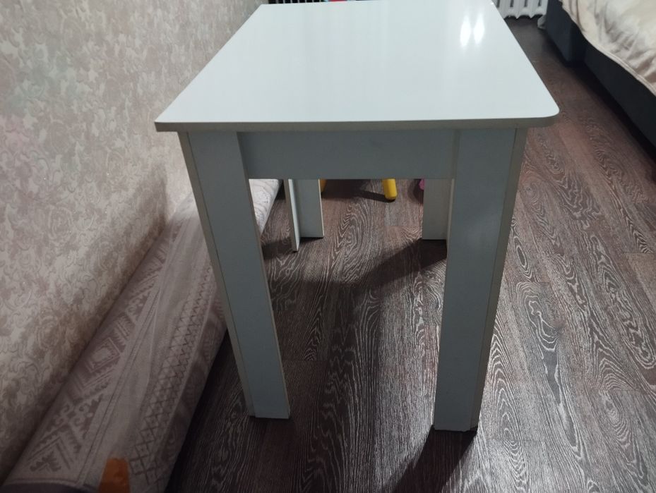 Стол белый продам недорого