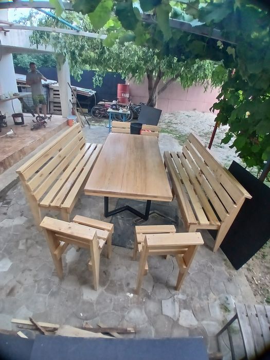 Vand masa ,scaune si banca
