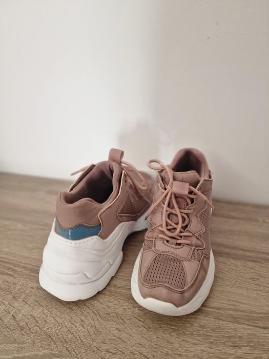 Adidasi roz Zara