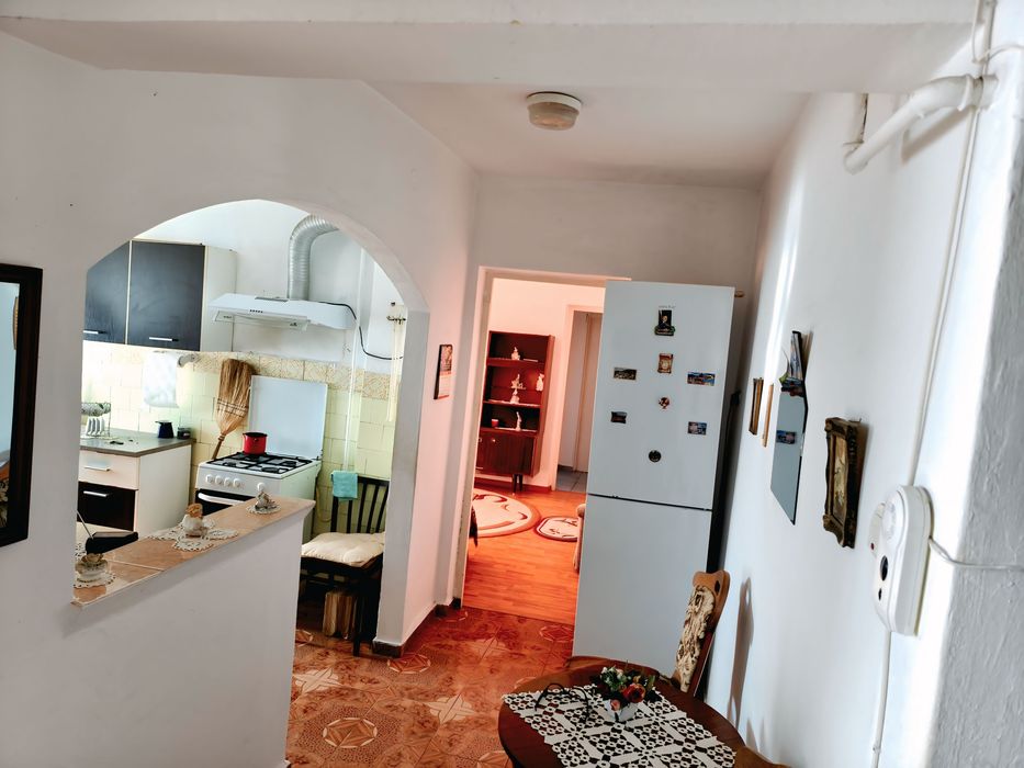 Apartament 3 camere, etaj 3 - Zonă bine cotată (str. M. Kogălniceanu)