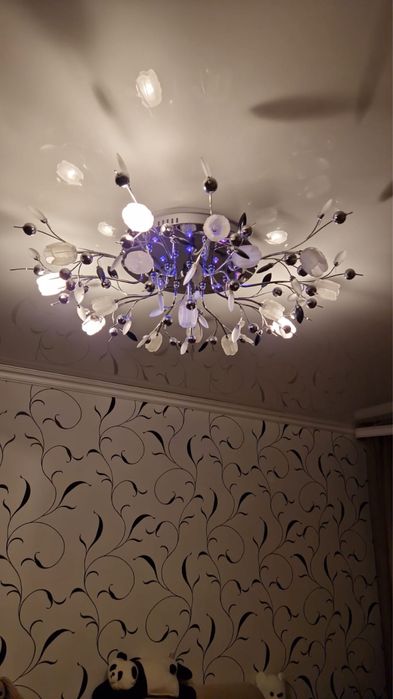 Продам люстру 15000