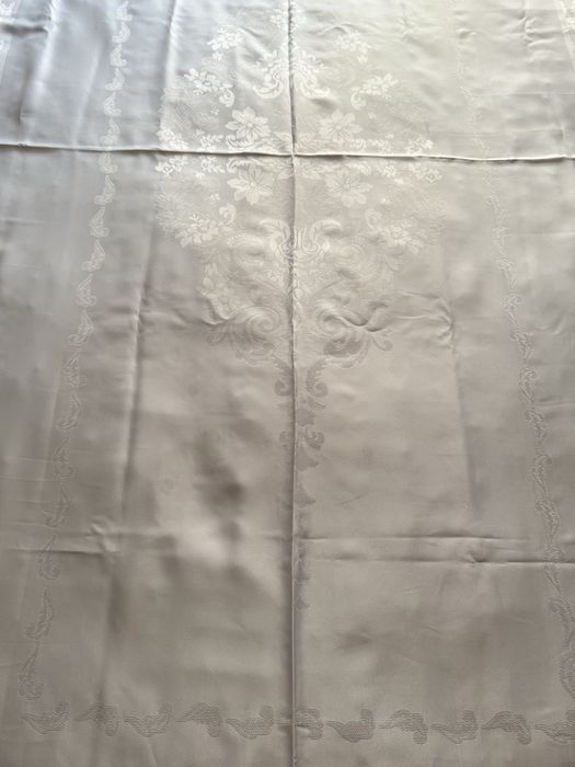 Скатерть с тефлоновым покрытием.