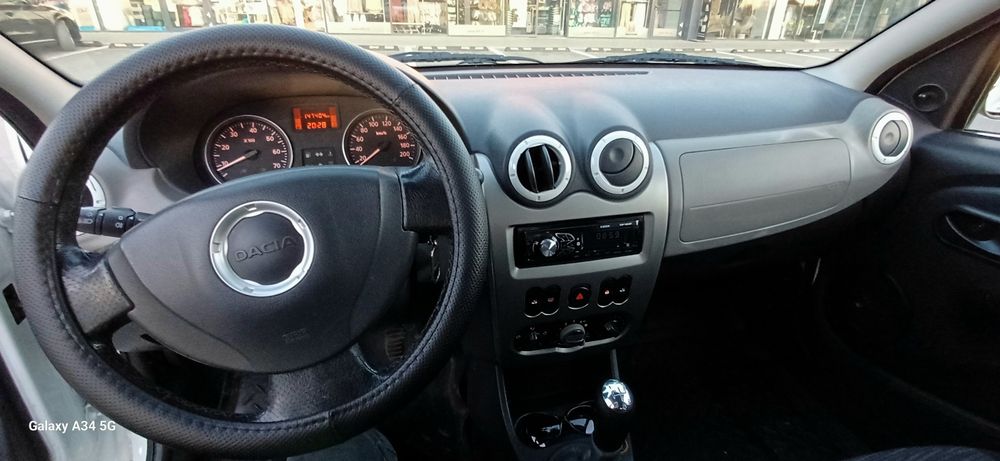 Vând Logan Facelift