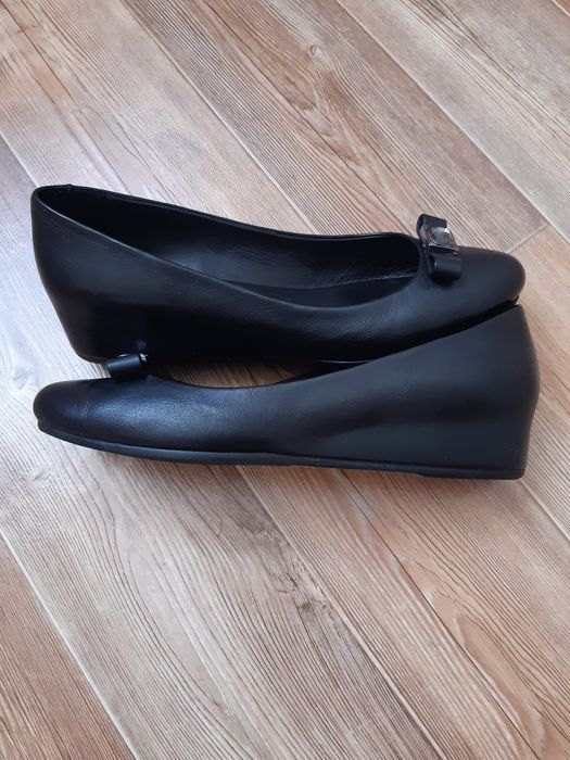 Продам женские туфли