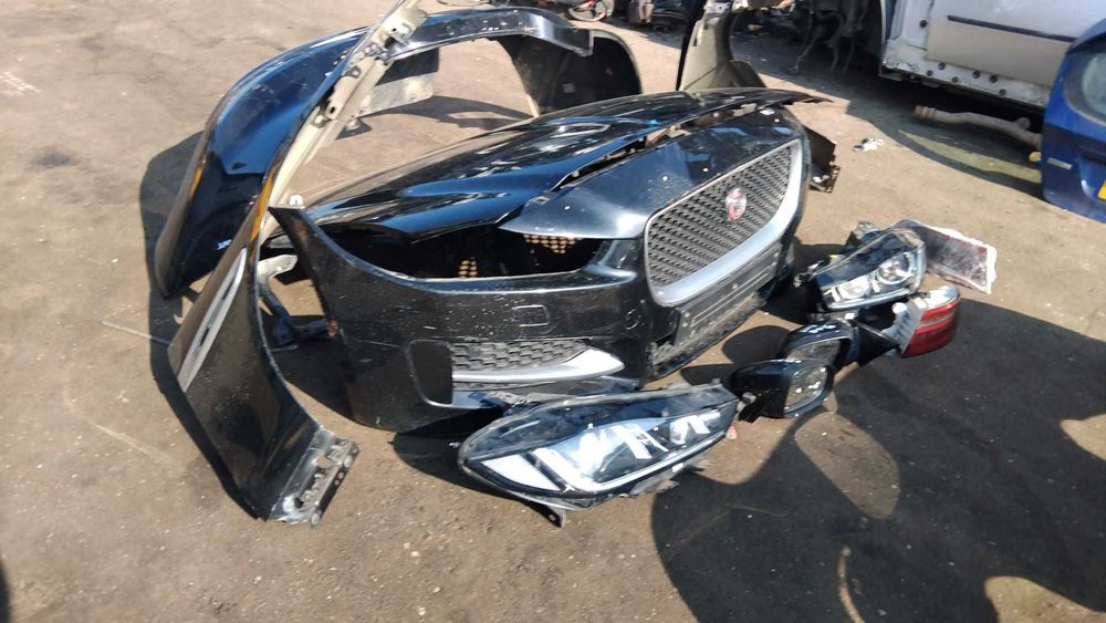 Far cu xenon stanga/dreapta Jaguar Xe an 2015
