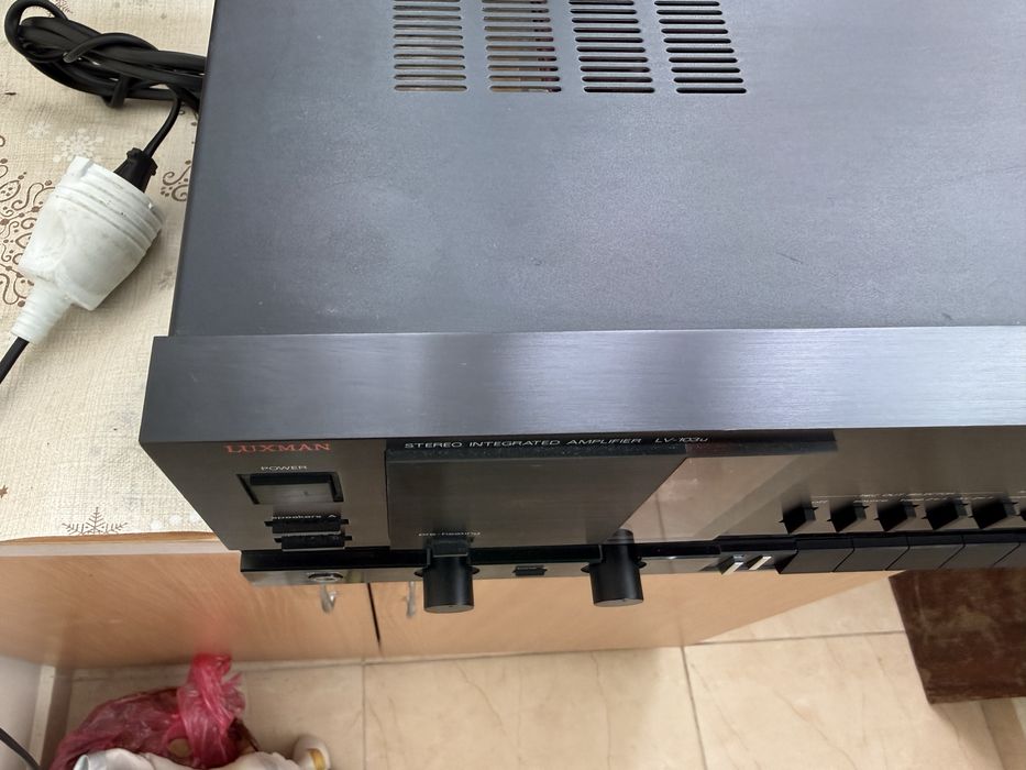 Luxman LV-103u Качествен стерео усилвател