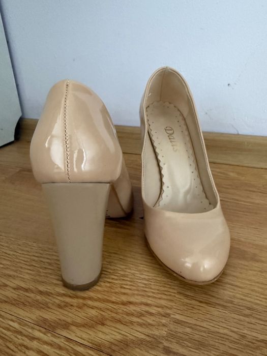 Обувки на ток, различни модели, черно и бежово