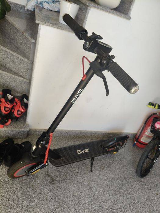 Trotineta electrica Siver 10 Lite, Roti 10", Puterea motorului 350W, Baterie 7,5 Ah, Autonomie pana la 30 km, Suspensie fata