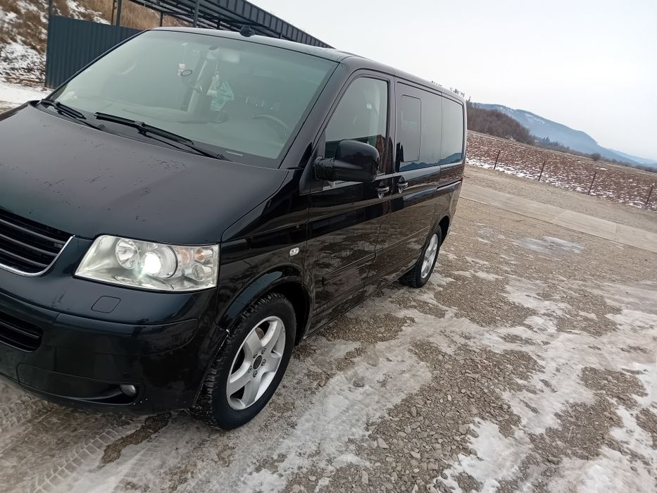 Vând Volkswagen multivan t5