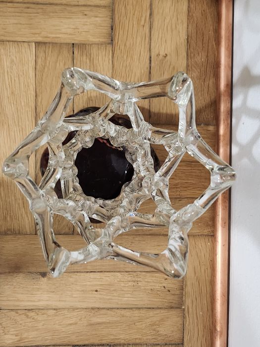 Vaza dantelata românească