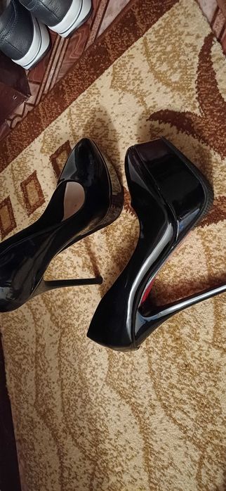 Pantofi toc inalt 37