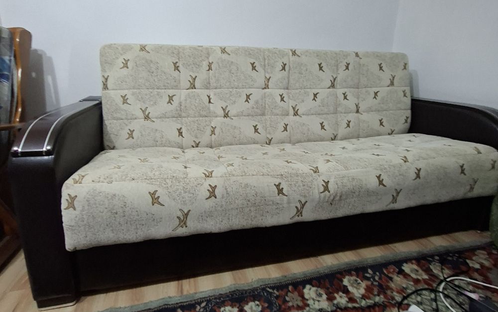 Vând canapea extensibilă și 2 fotolii rabatabile
