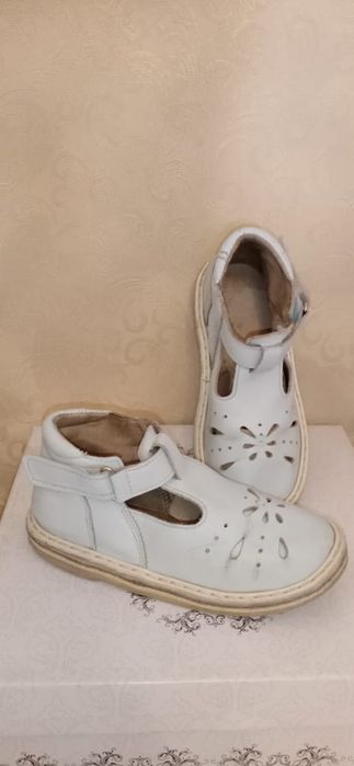 Продам кожаные сандали на девочку