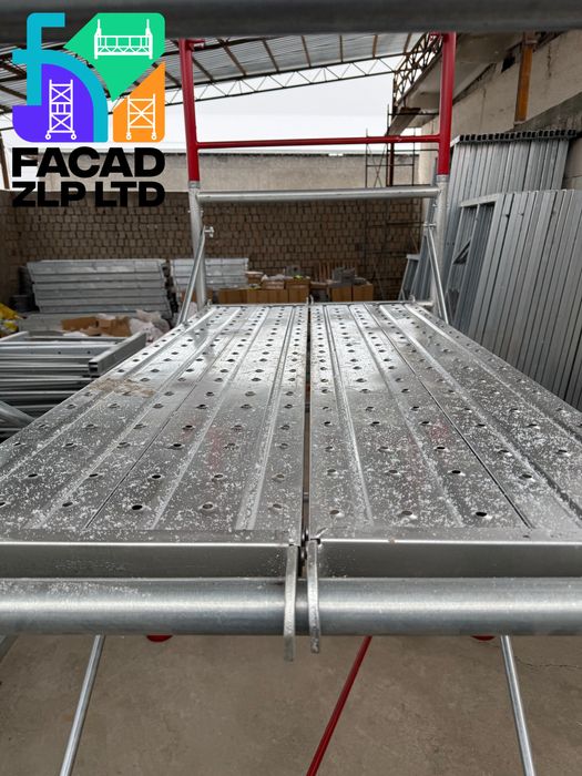 Аренда мобильных строительных лесов на колесах с настилами, универсал