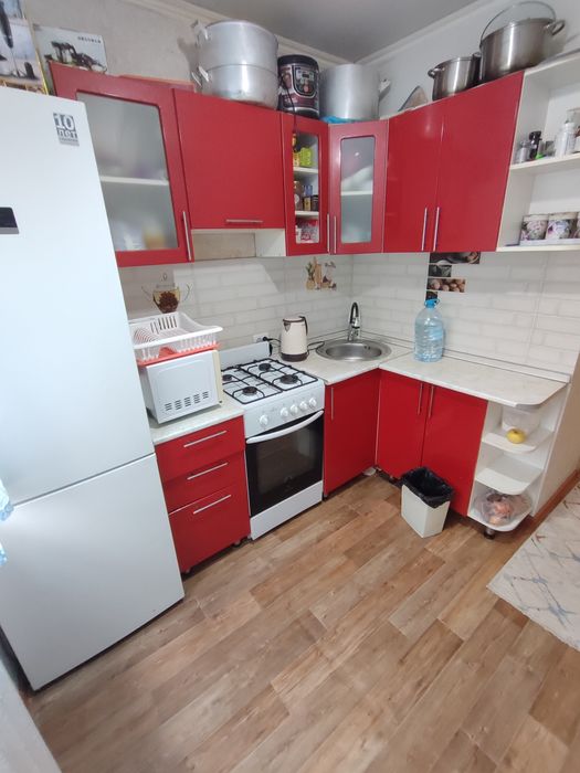 Продается 3-комн (4-87, 1 эт) с ремонтом