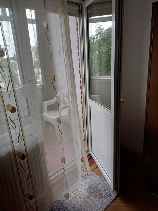 Inchiriez apartament centru Beius