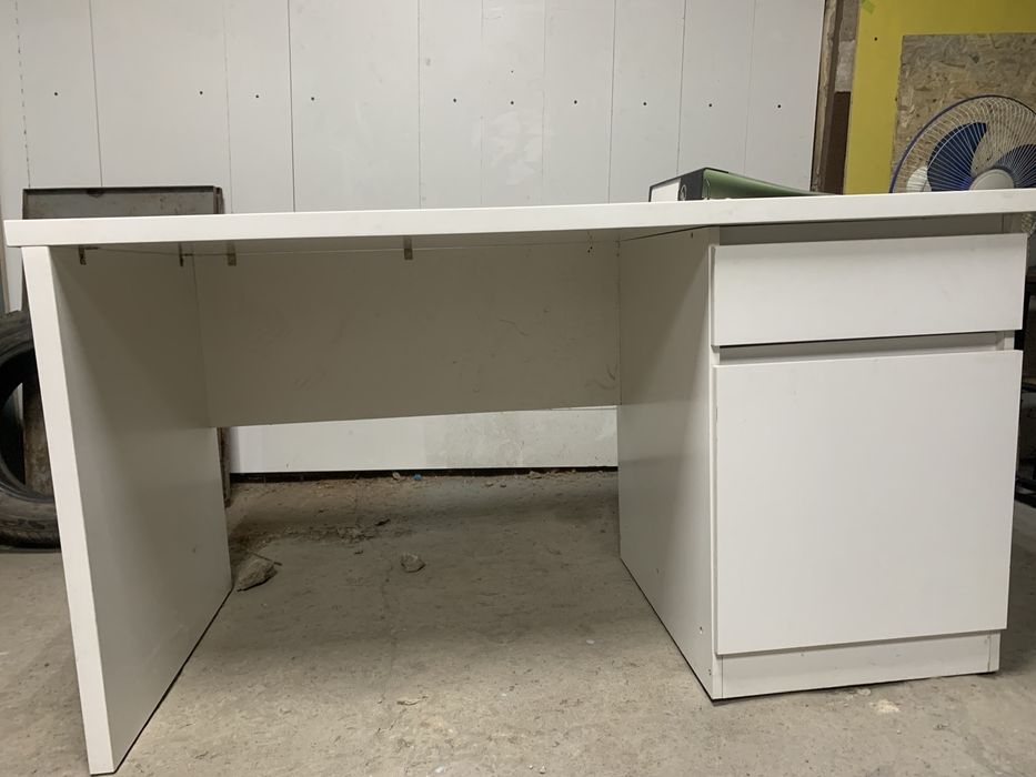 Продам стол Икеа покупался за 120 тыщ