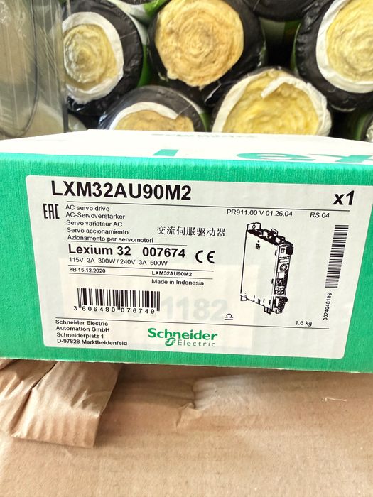 Серво управление Schneider Lexium 32