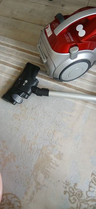 Пыльесос LG 2000v