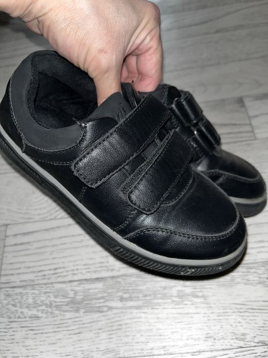 Продам туфли ботинки для мальчиков