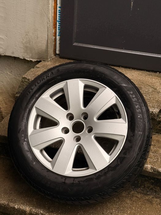 Vând Set complect de jante și anvelope Audi VW