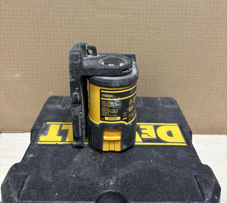 MDM vinde: Nivela laser Dewalt DW088.