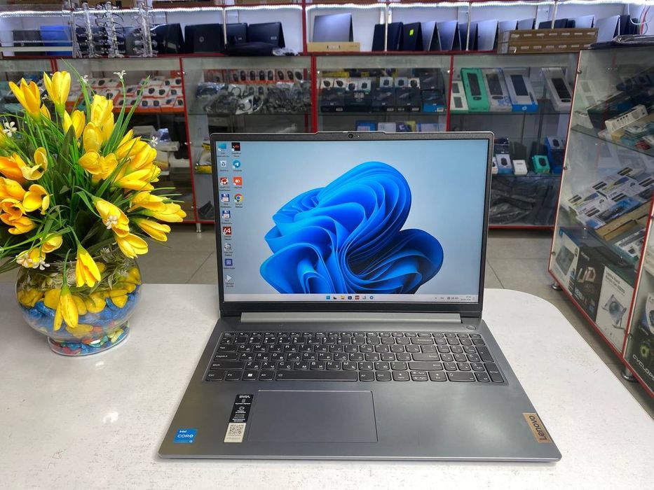 Lenovo core i3-1315U DDR5 8/256 SSD holati ideal