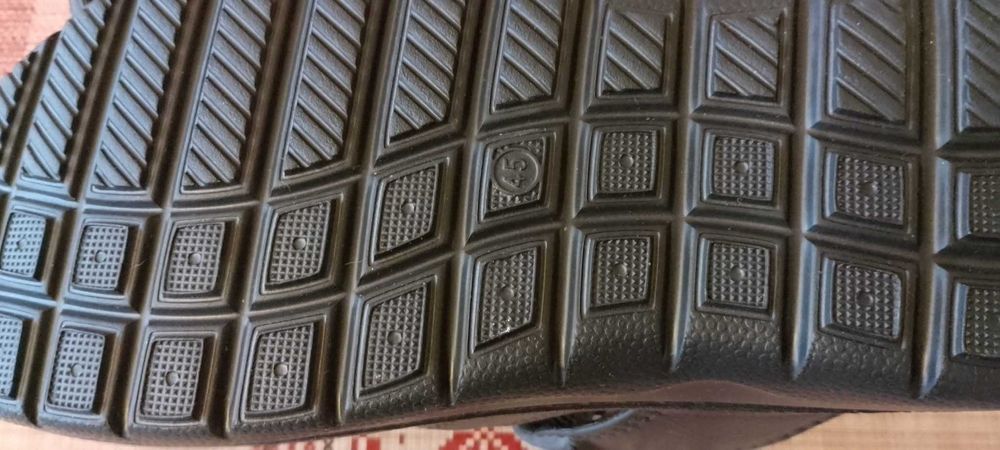 пет броя чехли сандали