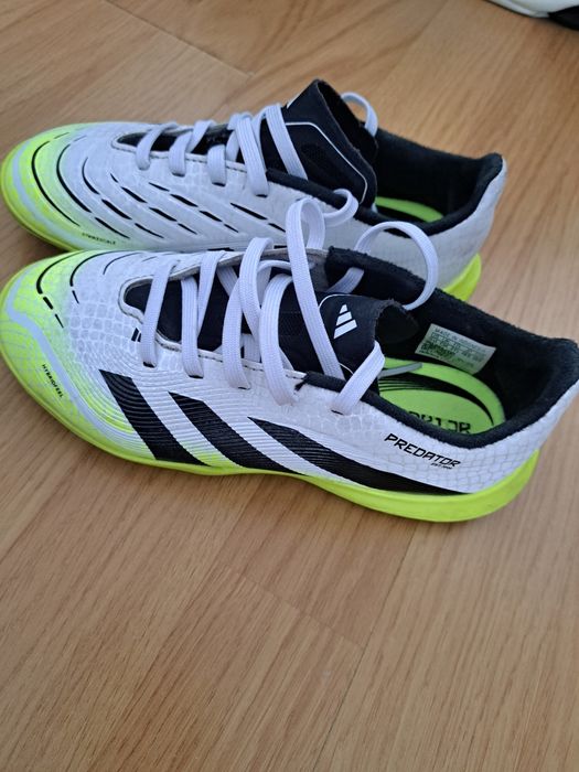 Ghete fotbal Adidas Predator