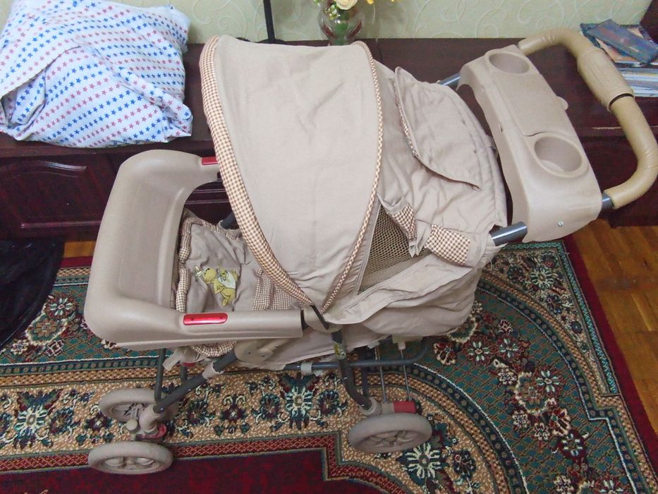 Коляска новая красивая